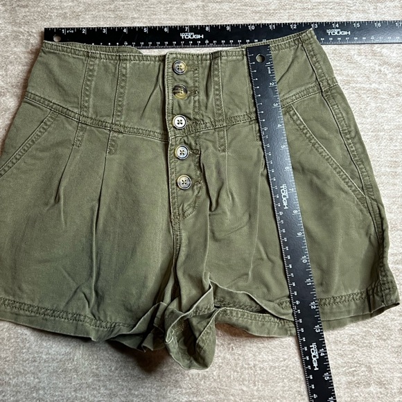 Forever 21 Shorts Women’s Medium Army Green Cargo Pockets Button Fly - Picture 7 of 7